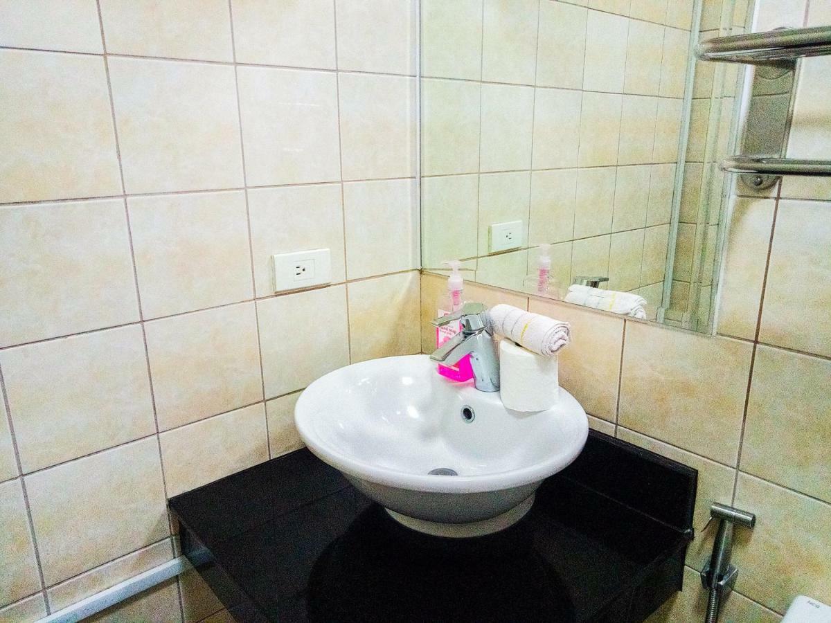 Forbes Area Bgc Taguig Manila Apartment Luaran gambar